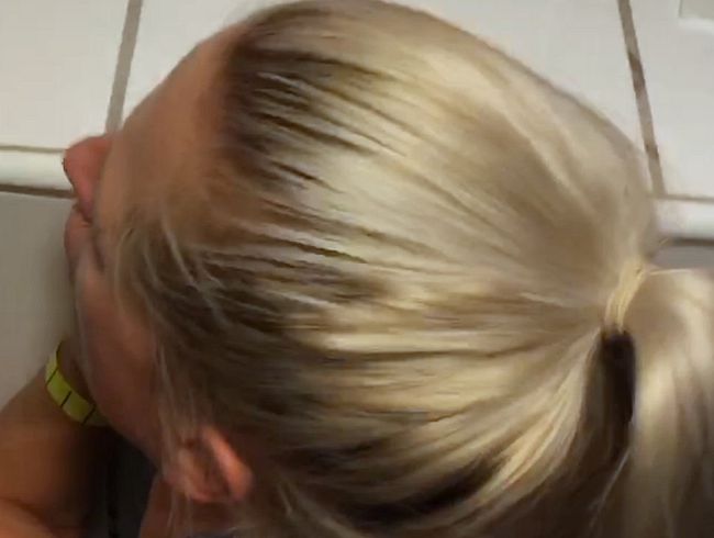 100 % privat! Unveröffentlichter Fremdfick im Club!