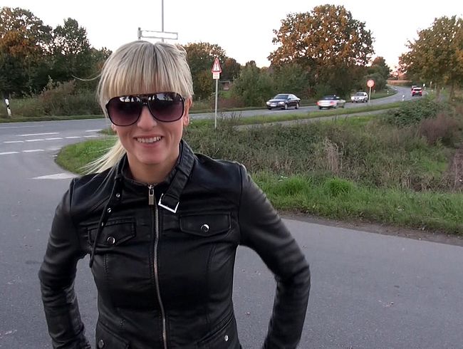 Riskanter BJ! Cumshot direkt an der Straße!